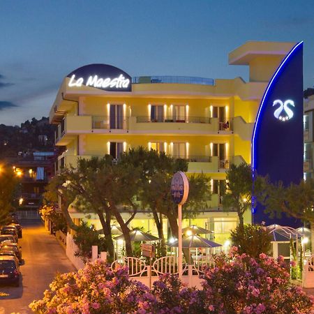 Hotel La Maestra Grottammare Exteriör bild