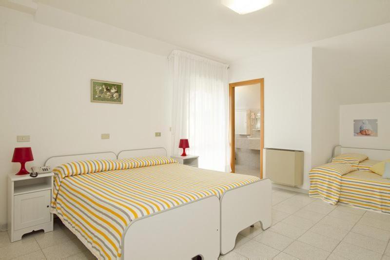 Hotel La Maestra Grottammare Rum bild