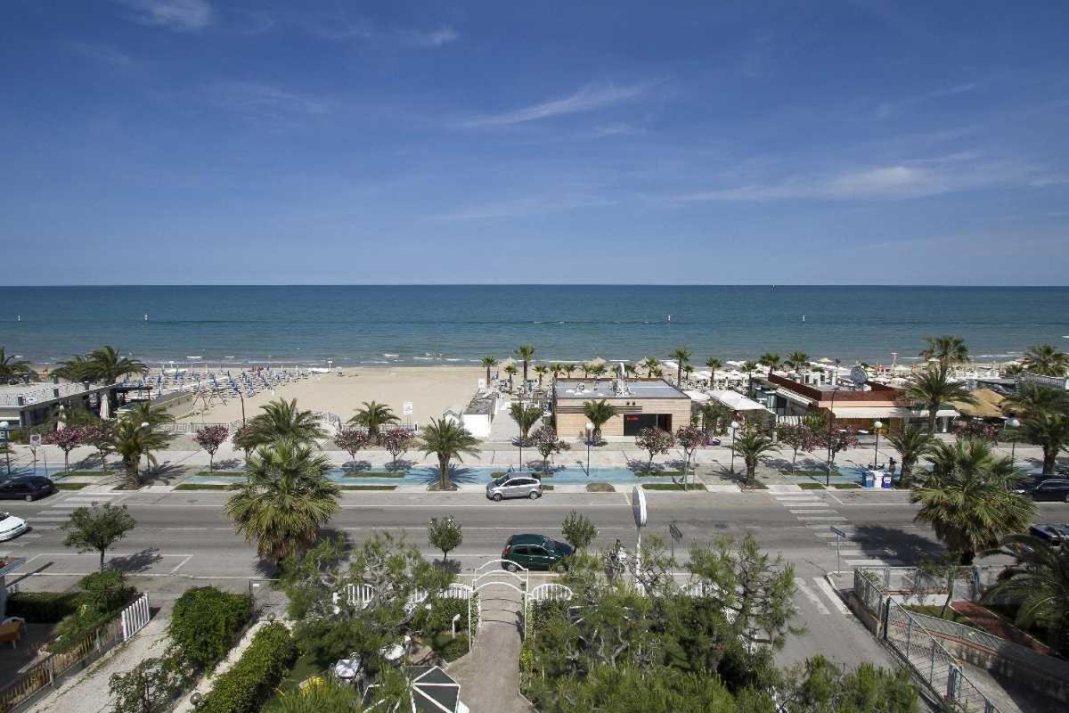 Hotel La Maestra Grottammare Exteriör bild