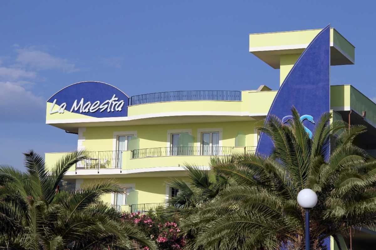 Hotel La Maestra Grottammare Exteriör bild