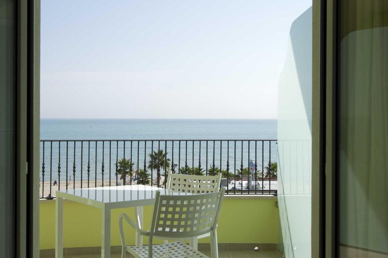 Hotel La Maestra Grottammare Exteriör bild