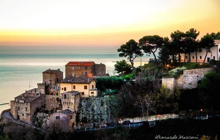 Hotel La Maestra Grottammare Exteriör bild